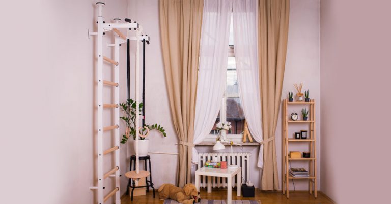 Wall bars in the bedroom