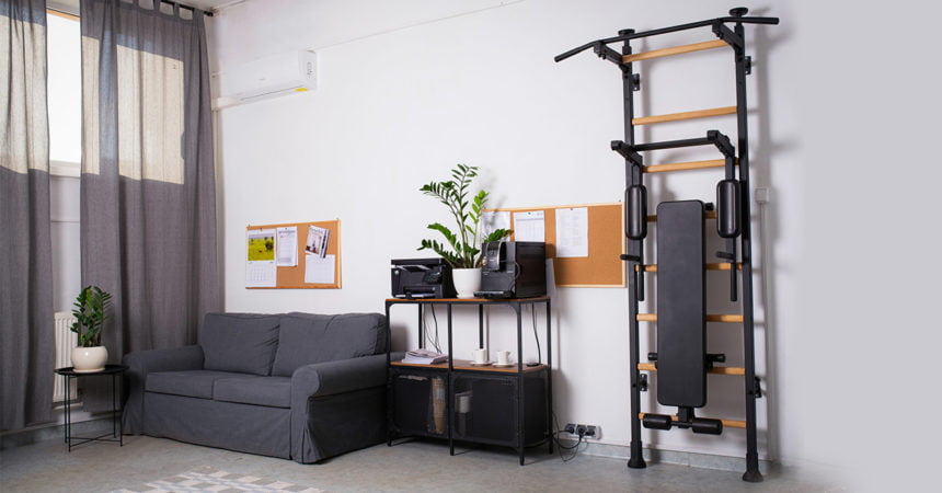 Wall bars in the office – a short break